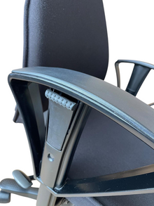Kinnarps 6000 FreeFloat Chair – Black Fabric – Refurbished image 8