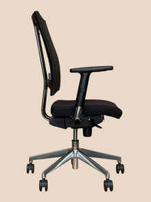 Nowy Styl Black Mesh Ergonomic Office Chair – Refurbished image 4