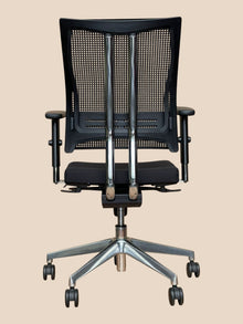 Nowy Styl Black Mesh Ergonomic Office Chair – Refurbished image 3