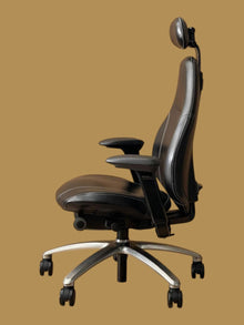 Refurbished RH Mereo 220 Genuine Leather Chair with Headrest – Black image 4