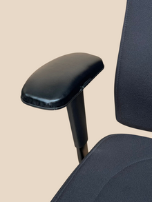 Senator Agitus High-Back Mesh Chair with Headrest – Refurbished image 7