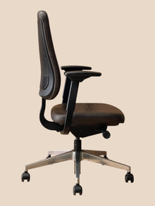 Steelcase Reply Brown Leather Office Chair – Refurbished image 3