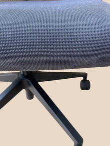 Refurbished Steelcase Think V1 Mesh Chair – Grey & Black image 9