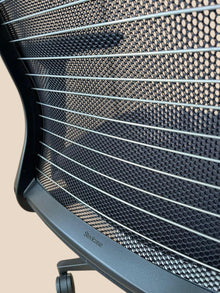 Refurbished Steelcase Think V1 Mesh Chair – Grey & Black image 8