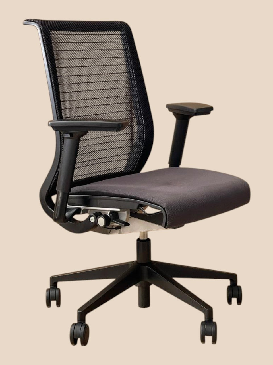 Refurbished Steelcase Think V1 Mesh Chair – Grey & Black