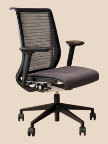 Refurbished Steelcase Think V1 Mesh Chair – Grey & Black image 1