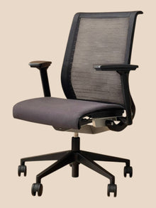 Refurbished Steelcase Think V1 Mesh Chair – Grey & Black image 5