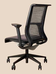 Refurbished Steelcase Think V1 Mesh Chair – Grey & Black image 7