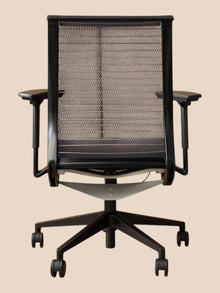 Refurbished Steelcase Think V1 Mesh Chair – Grey & Black image 10