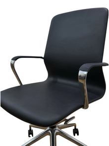 Refurbished Dynamic Lucia Executive Office Chair – Black & Chrome image 6