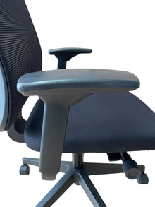 Refurbished Steelcase Reply Air Office Chair – Black Mesh and Fabric image 7